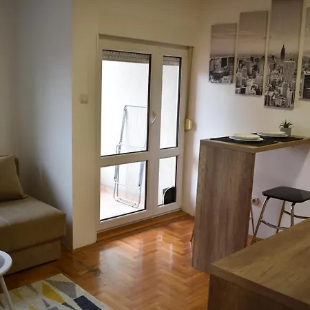 2-steps Central Apartment